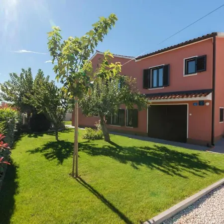 Villa Comfort Roza In - 5 Bedroom With Pool