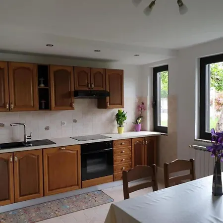 Comfort Roza In - 5 Bedroom With Pool