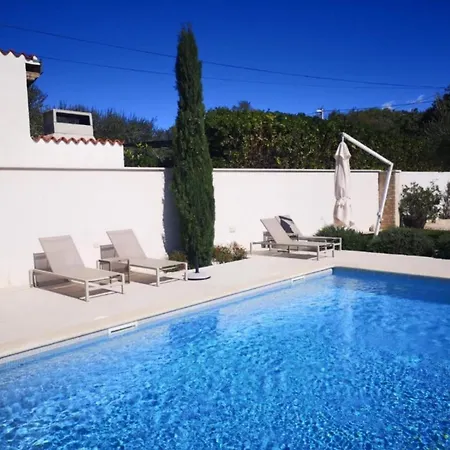 Comfort Roza In - 5 Bedroom With Pool